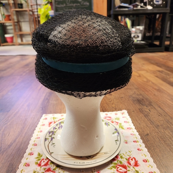 💙Vintage 1950s Black/Blue Pillbox Hat👒 - Picture 4 of 9